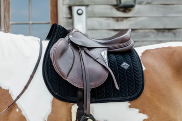 Kentucky dekje Velvet Pearls jumping zwart