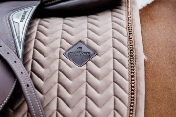 Kentucky dekje Velvet Pearls jumping beige